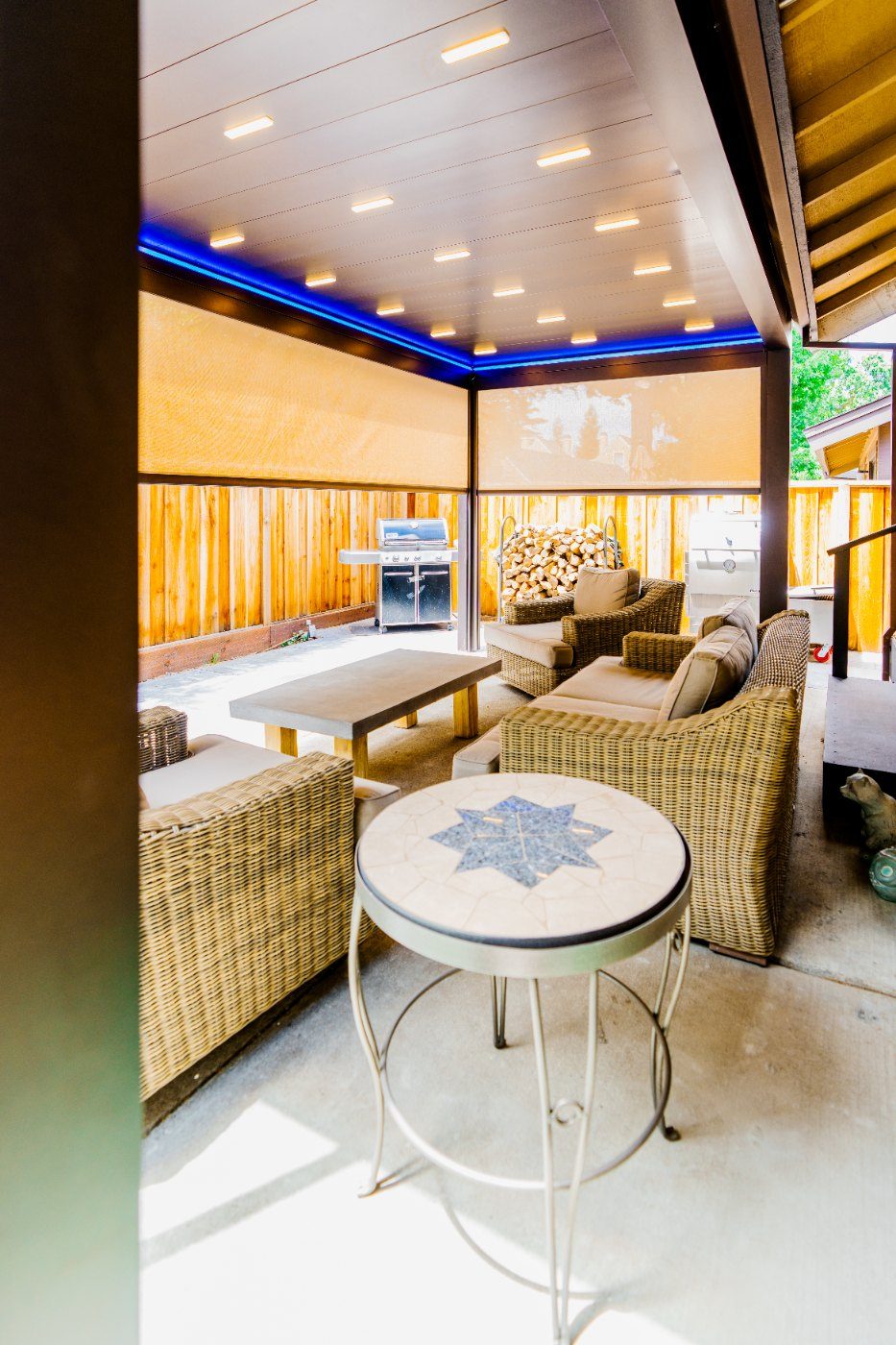 Covered lounge with downlights and cove lighting